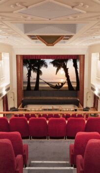 ΞΑΝΑ ΜΑΖΙ ΑΠΟ ΤΗΝ ΠΕΜΠΤΗ 6 ΝΟΕΜΒΡΙΟΥ !!!